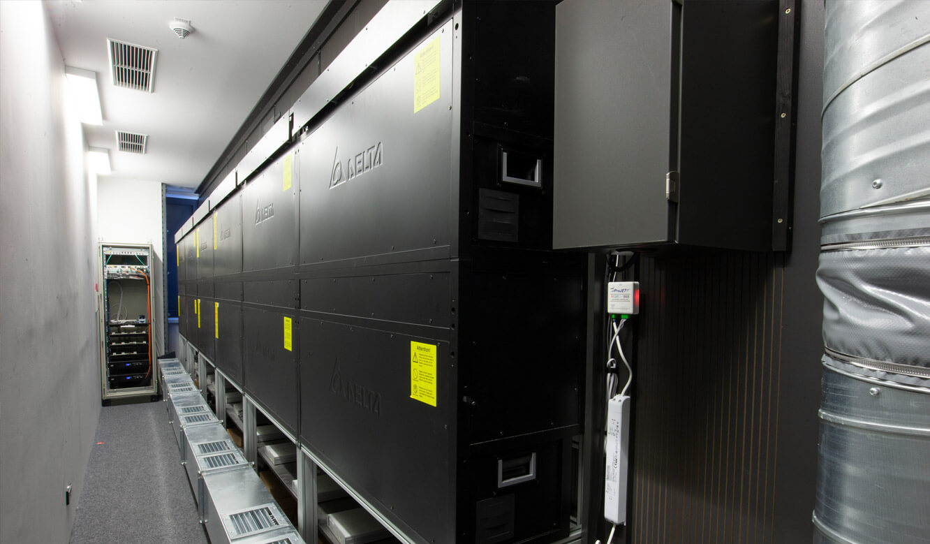 JST - ovag Netz GmbH - Network control center: rear view of the cube wall