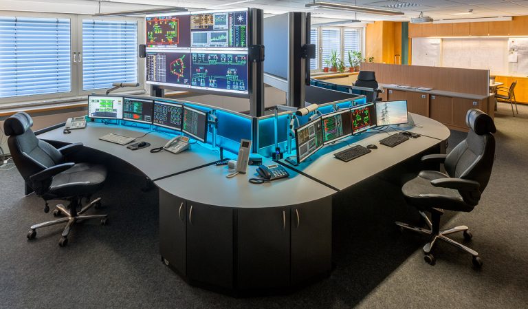 JST-Netze-Magdeburg: Control centre with two operator desks
