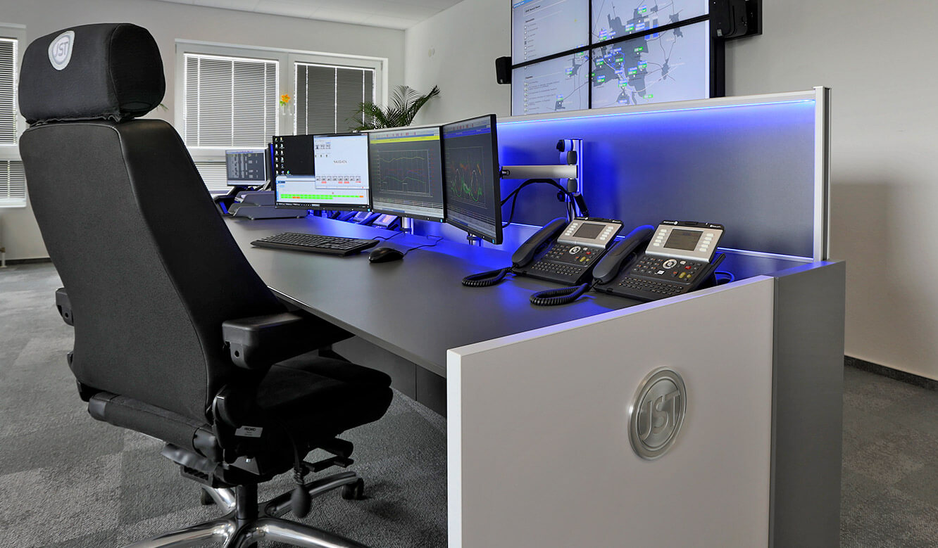 JST Stadtwerke Wolfenbüttel: Operator work table with Recaro chair