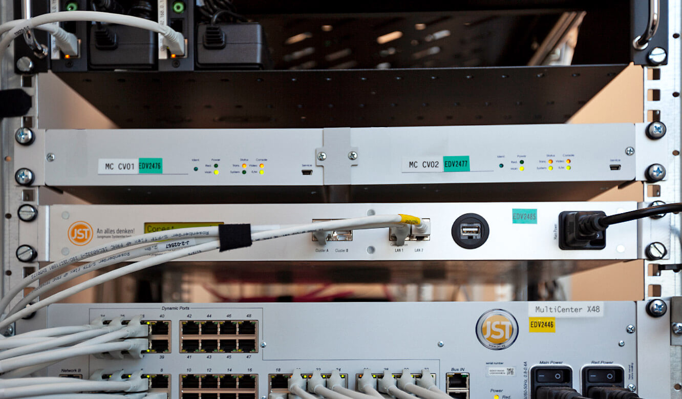 JST - Göttinger Verkehrsbetriebe: MultiCenter hardware for MultiConsoling