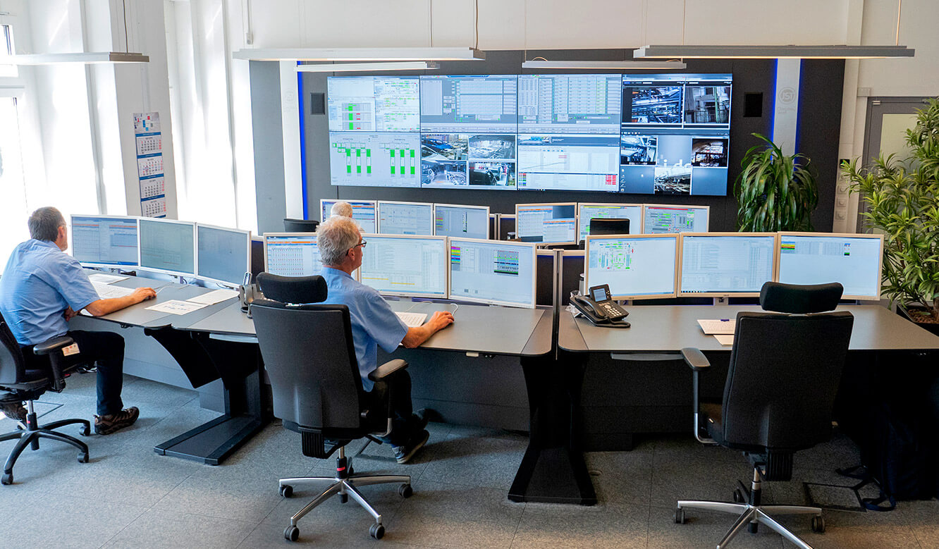 JST Volkswagen FIS control room: operator workstations in convex arrangement