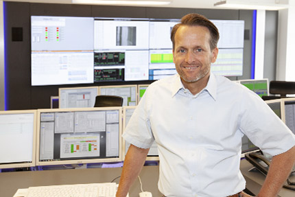 Volkswagen FIS control room Wolfsburg - control room manager Hilmar Schimenas