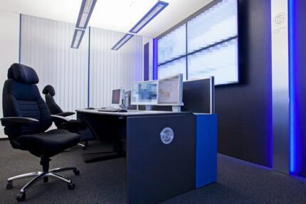 JST-IT.NRW: Blendfreies Licht und Alarm-Light im Leitstand