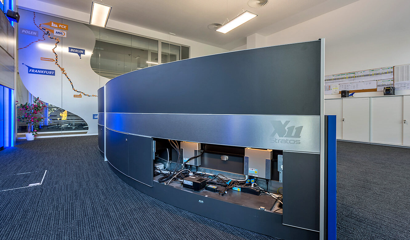 JST MVL Schwedt: Control centre desks with open supply area