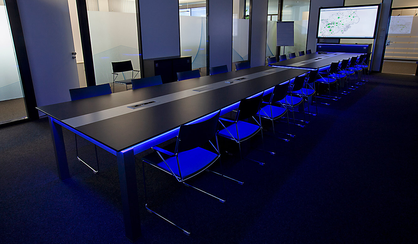 JST-IT.NRW: indirect lighting through alarm light in the conference room