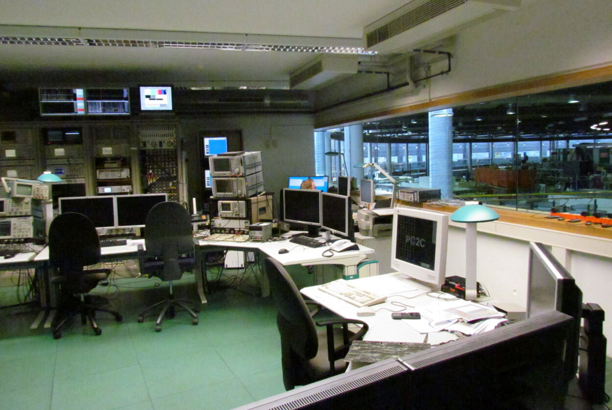 JST Helmholtz Zentrum Berlin: Control room before modernisation