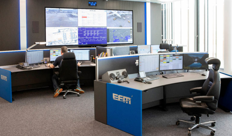 JST Reference Control Room EFM Munich Airport: Furniture and technology in modern control room