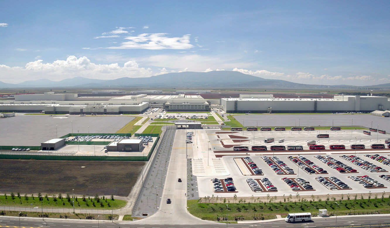 JST Audi Mexico: Aerial view of plant with state-of-the-art production control room