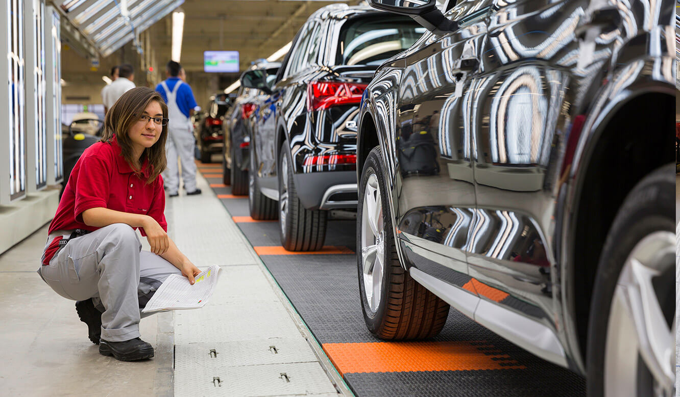 JST Audi Mexico: Endkontrolle nach Produktions-Überwachung durch Leitstand