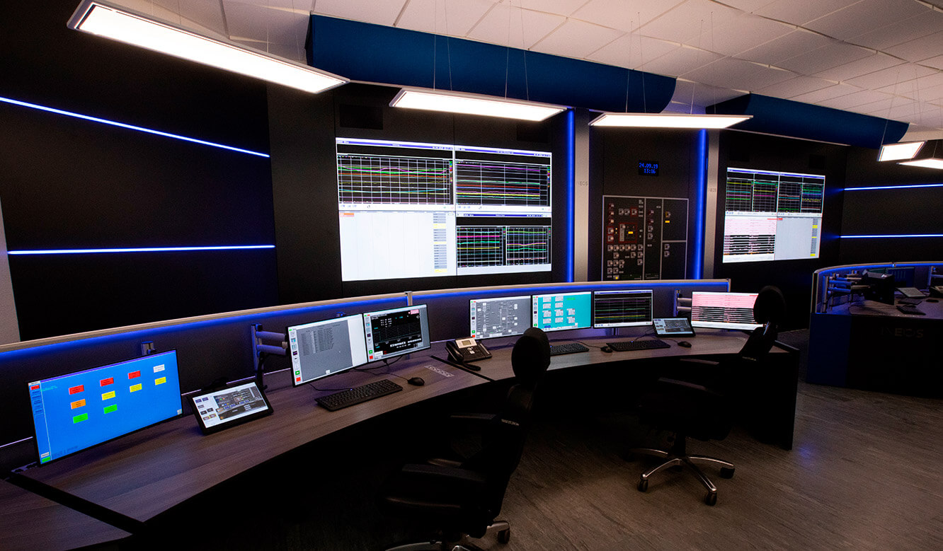 JST INEOS Oxide: modern control station technology and ergonomic furniture.
         Lowering of lighting controlled via MultiConsoling