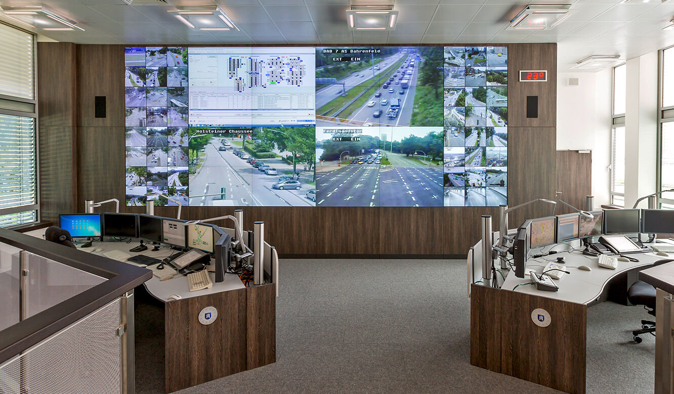 JST monitor wall large screen wall in the control room Police Hamburg