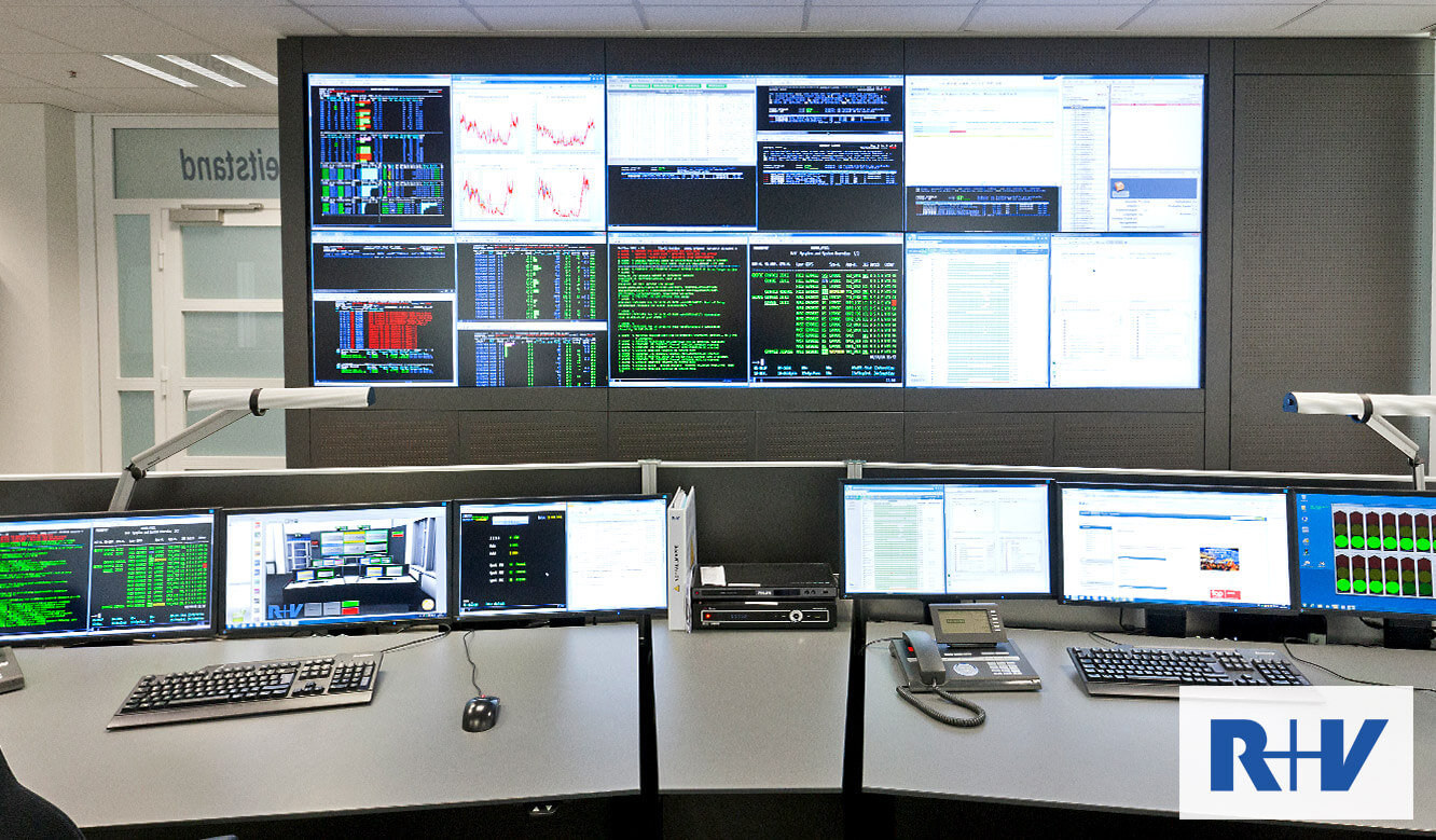 JST monitor wall DisplayWall in the IT control room R+V Versicherung