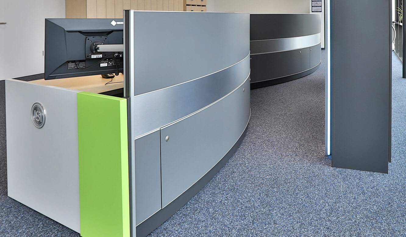 JST reference EVB operating centre: Control room desk with focus on ergonomics