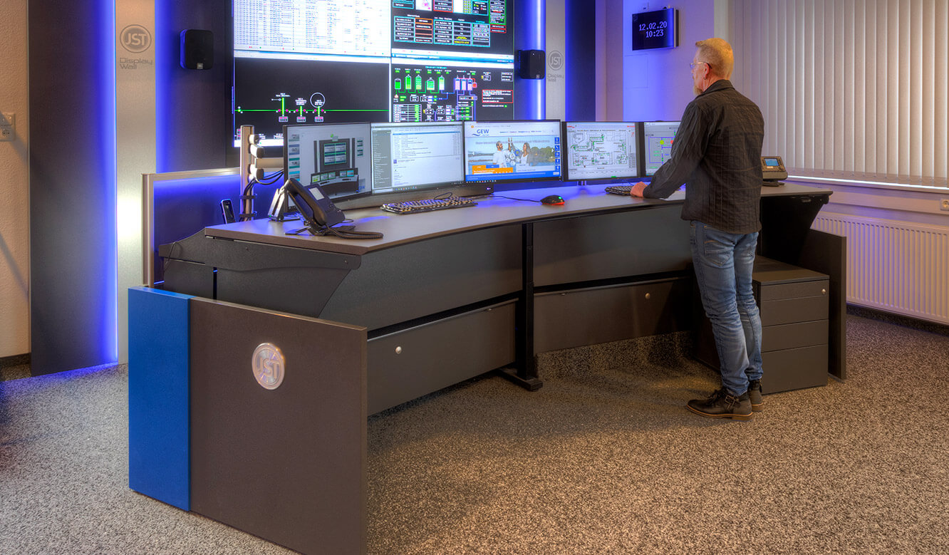 16-jst-referenz-gew-energieversorger-netzleitstelle-technik-komponenten-fuer-die-kontrollraum-steuerung control room table with ergonomic centre of gravity and height adjustment