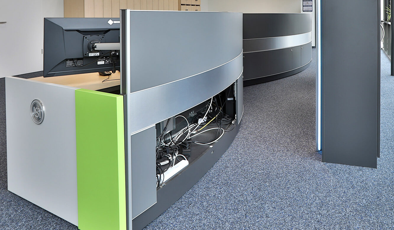 JST reference EVB operating centre: Ergonomics realised in the control room desk concept.