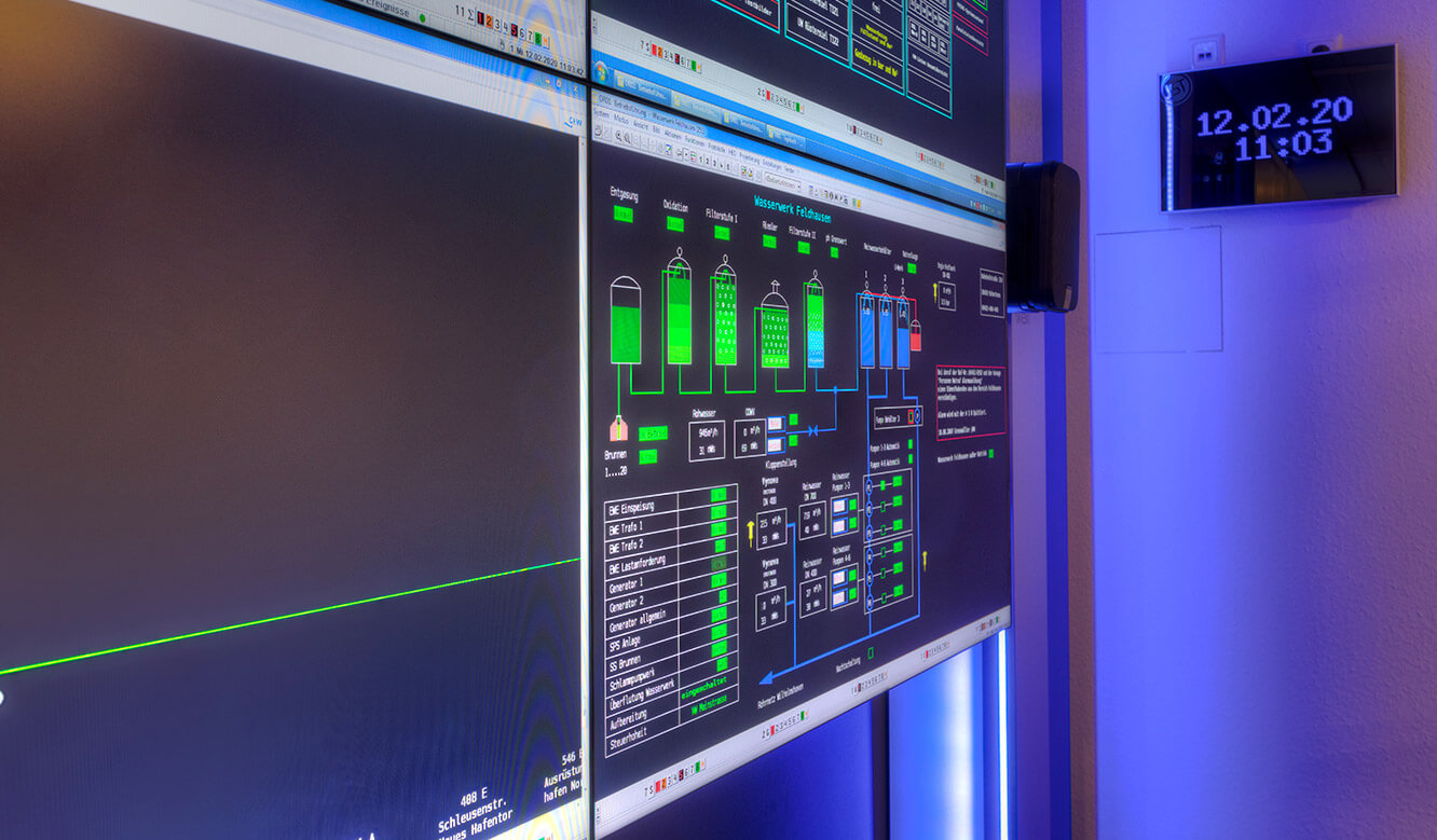 16-jst-referenz-gew-energieversorger-netzleitstelle-technik-komponenten-fuer-die-kontrollraum-steuerung Video wall with large-screen displays in the control centre