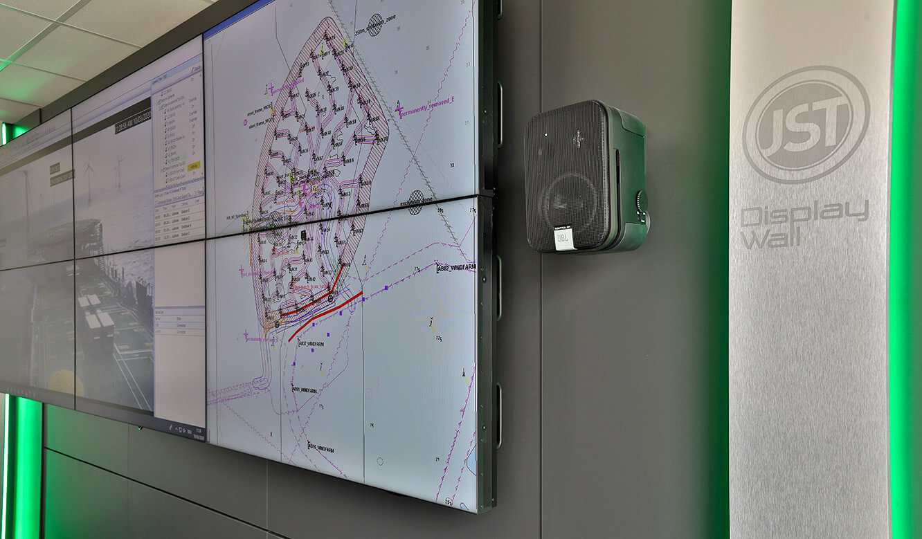 JST-reference Iberdrola Sassnitz: Wind energy control centre - easier maintenance for large display wall