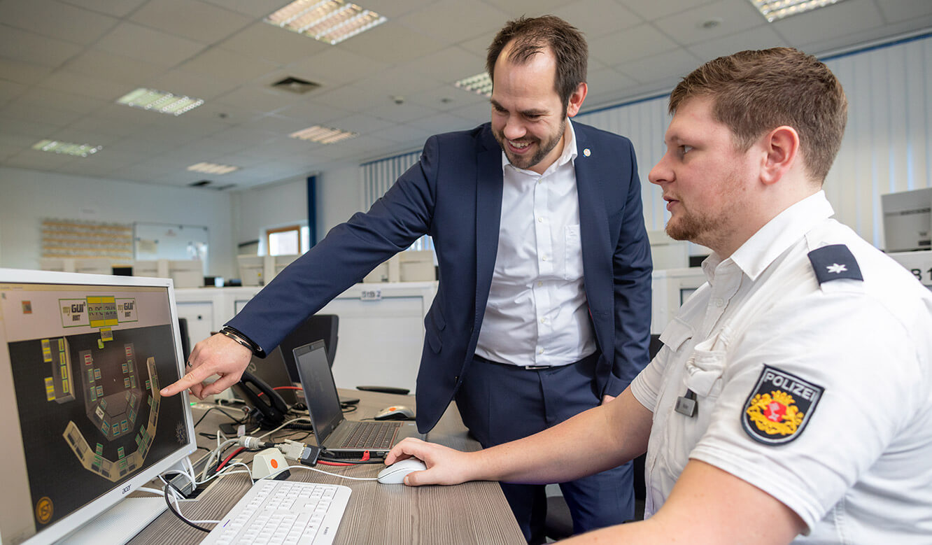 JST reference Bremen Police video control centre: on-site consultation with control room specialist Dirk Lüders