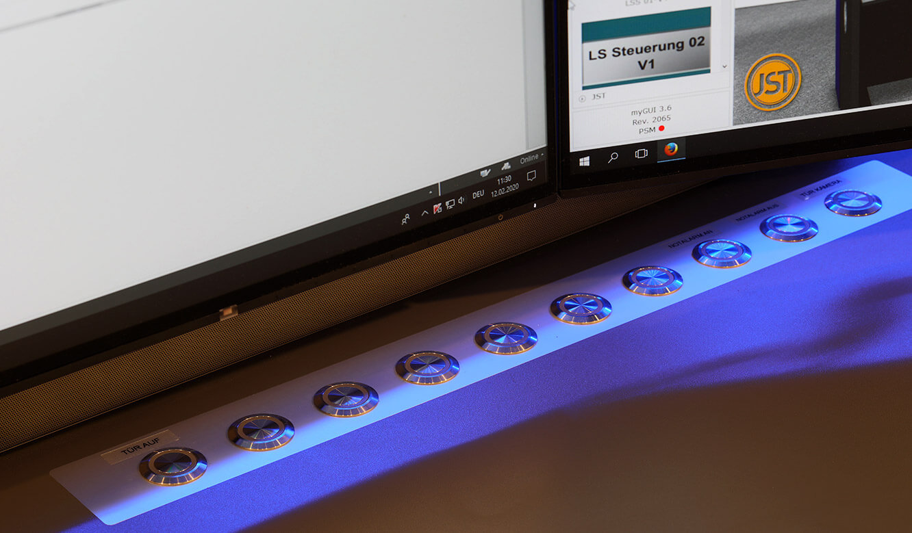 16-jst-referenz-gew-energieversorger-netzleitstelle-technik-komponenten-fuer-die-kontrollraum-steuerung System for lightning-fast activation of desired actions with buttons in the user interface operator desk