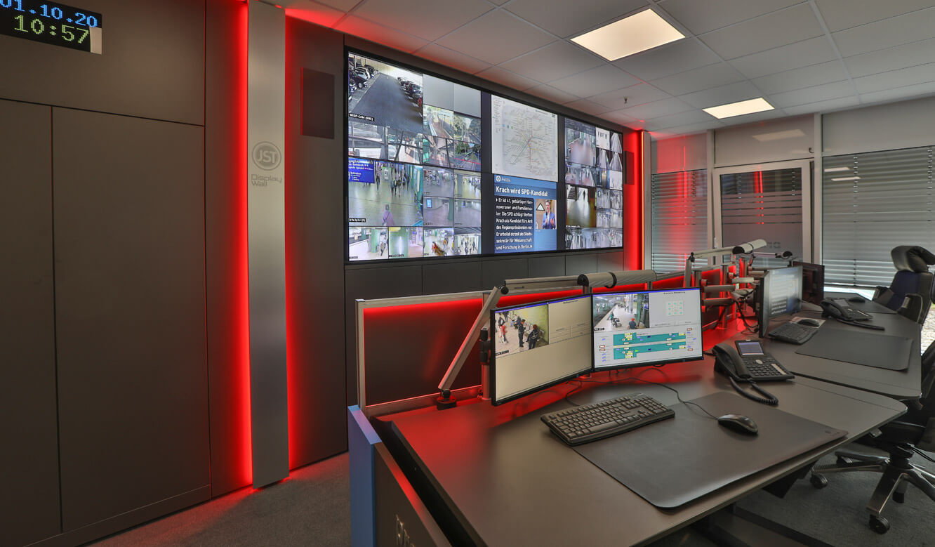 JST Referenz protec service GmbH - modern IT solution mission control center - video wall with integrated AlarmLight for proactive monitoring