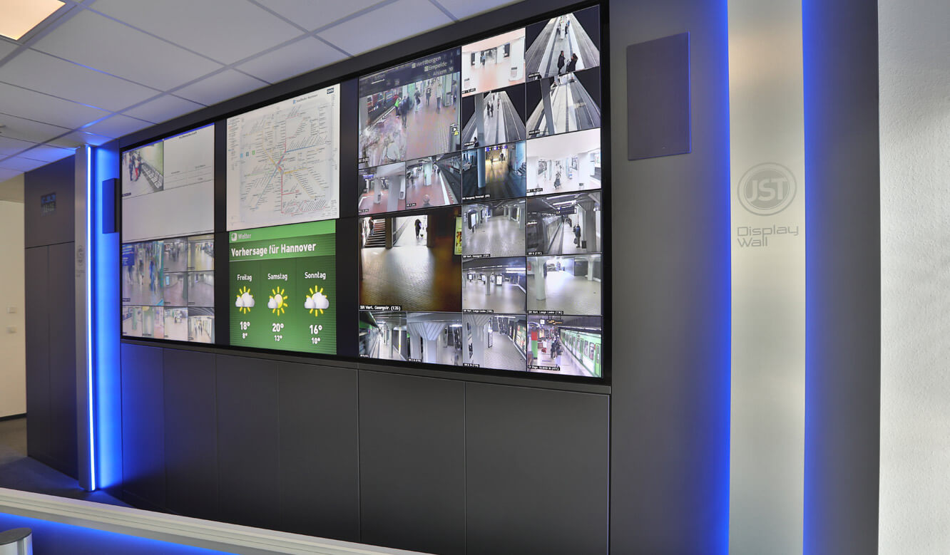 JST reference protec service GmbH - modern IT solution mission control center - Displaywall combines modern technology and sophisticated optics