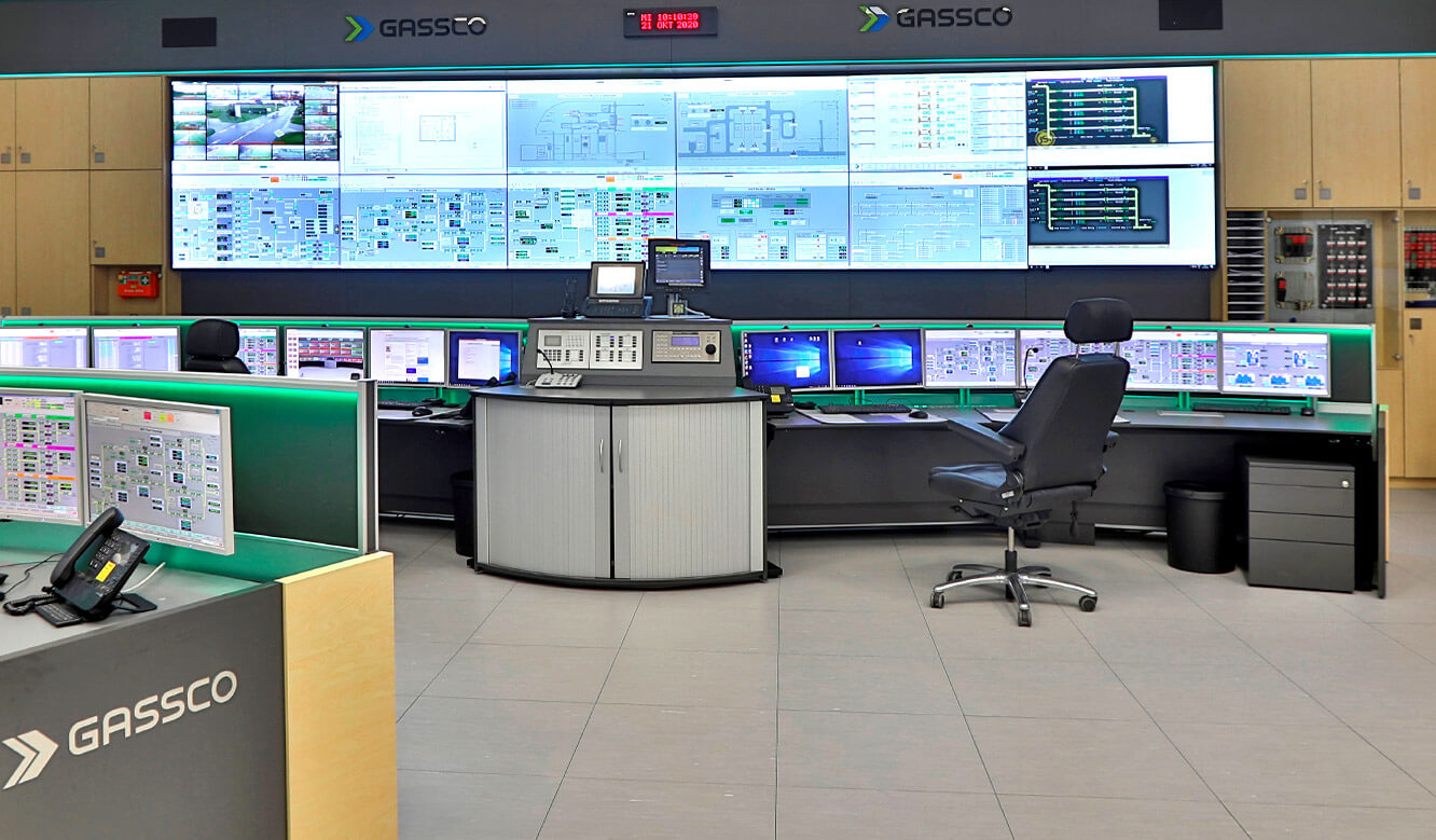 JST reference energy supplier Gassco Emden natural gas control room - height-adjustable tables for control room