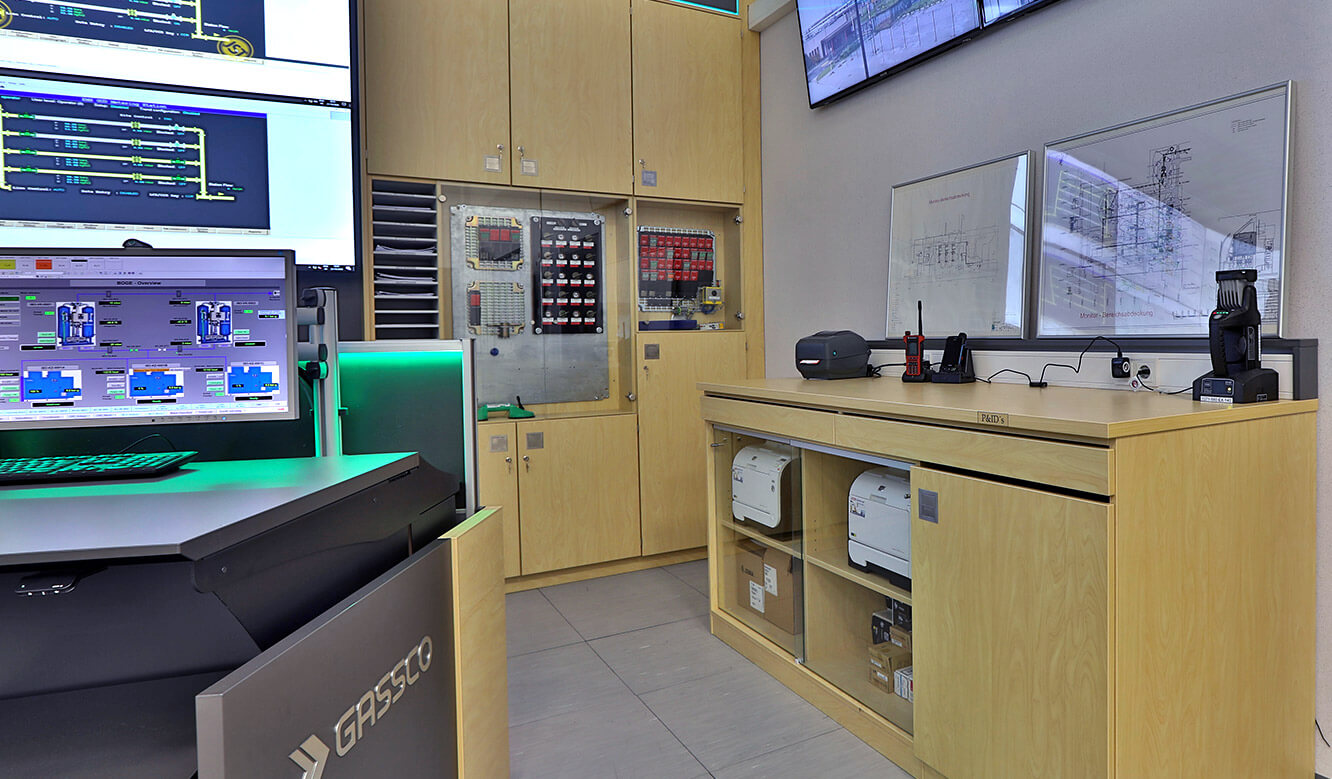 JST reference energy supplier Gassco Emden natural gas control room - customised furniture for control centre