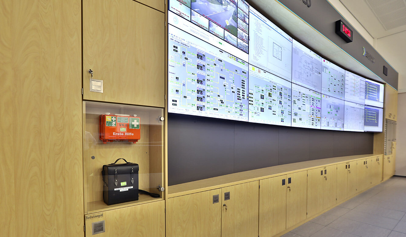 JST reference energy supplier Gassco Emden natural gas control room - large video wall for the control centre