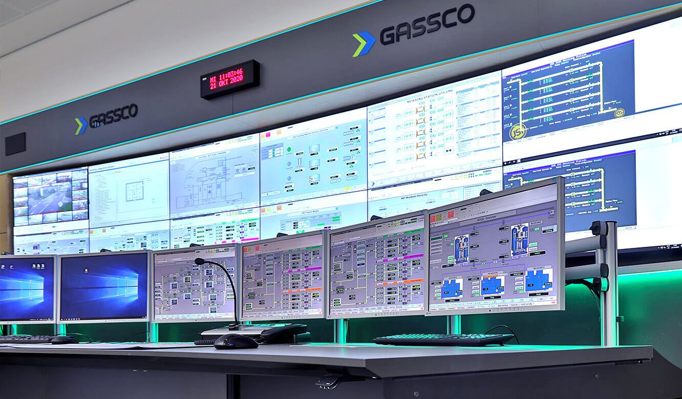 JST reference energy supplier Gassco Emden natural gas control room - large display wall with 24/7 monitors