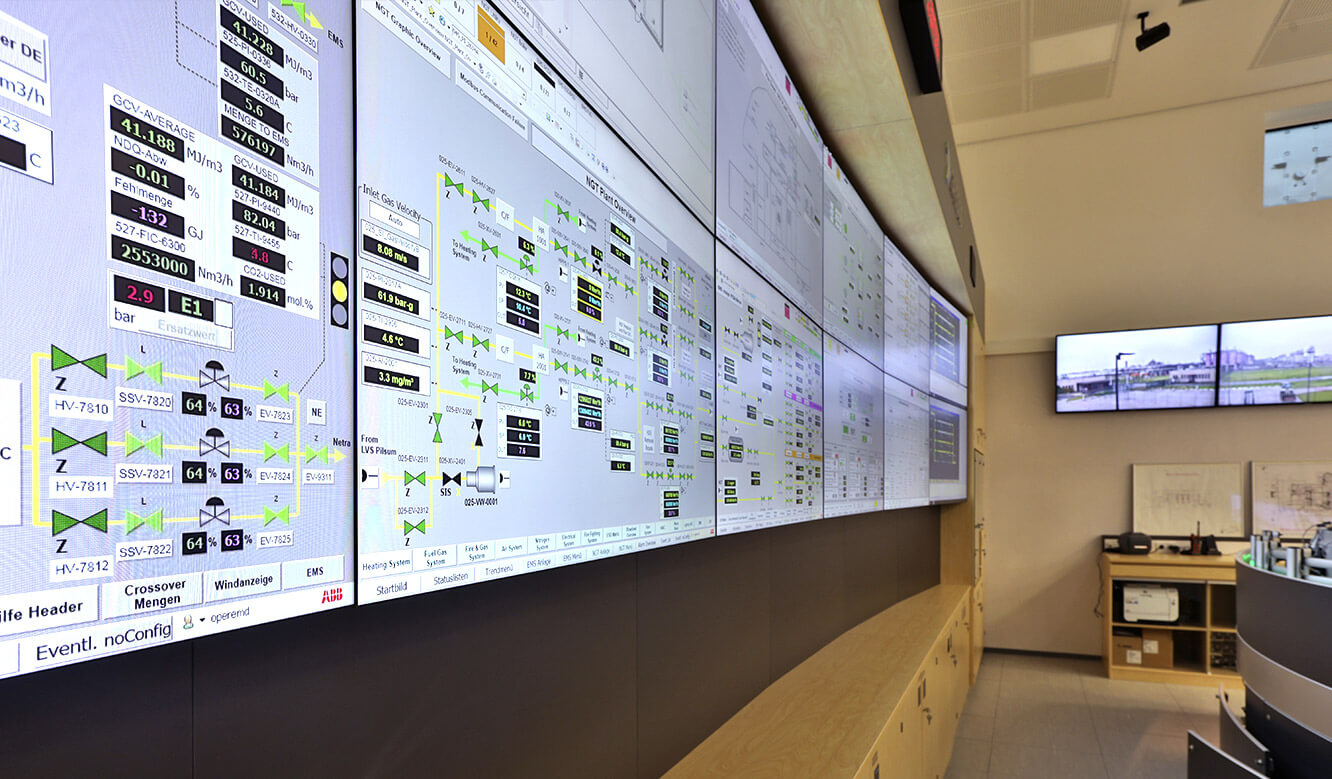 JST reference energy supplier Gassco Emden natural gas control room - wall panels for mounting large displays