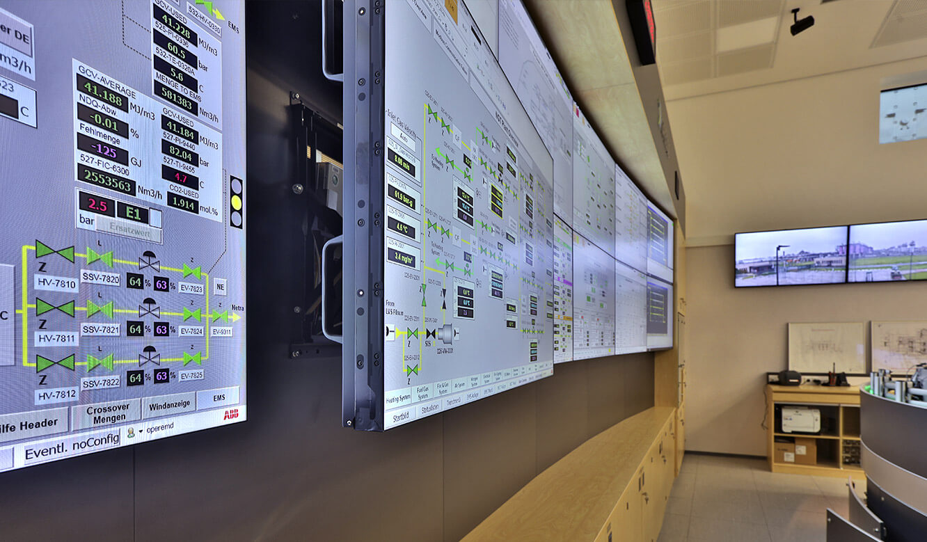 JST reference energy supplier Gassco Emden natural gas control room - easy service access through front access