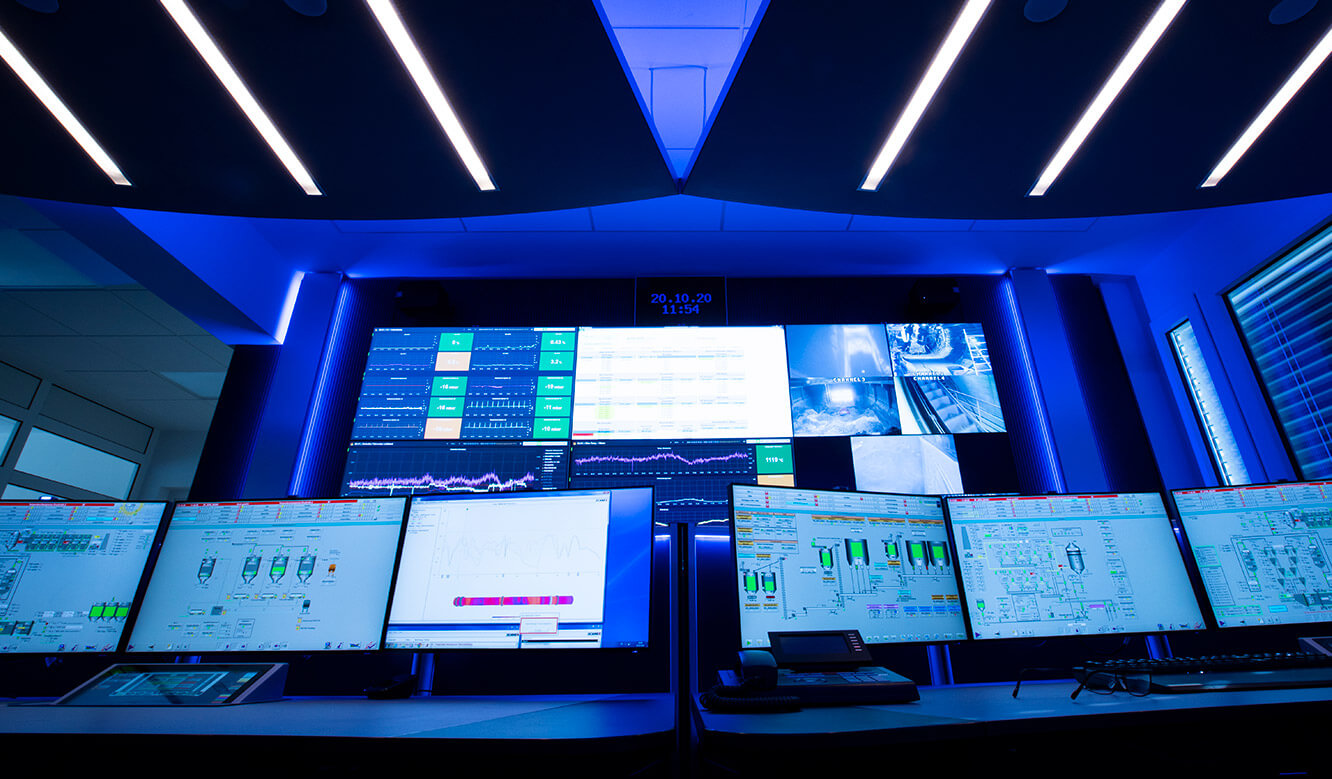 JST reference HeidelbergCement control center: modern control room equipment creates high-tech environment