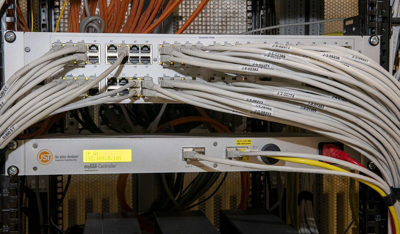 JST reference HeidelbergCement control centre: KVM technology outsourced from the control room