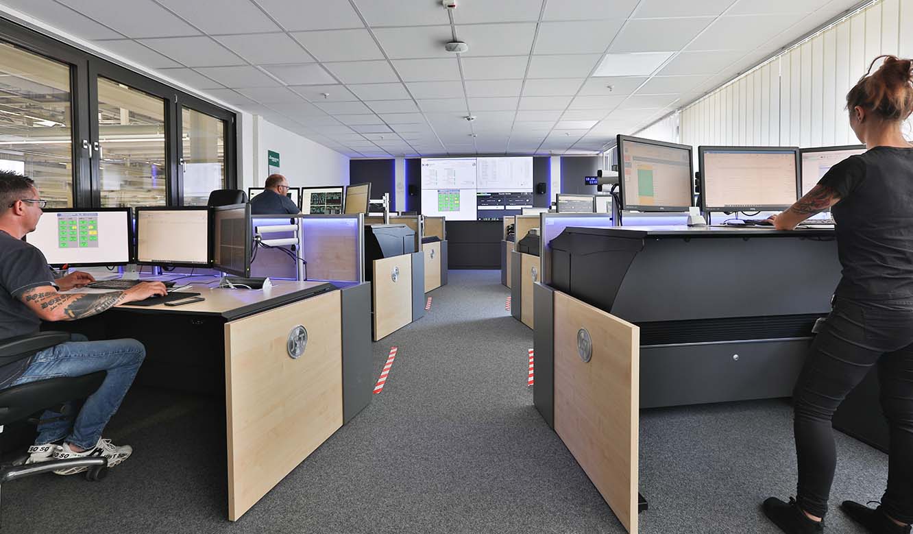 JST reference Volkswagen Sachsen - Height adjustment of operator consoles improves working ergonomics