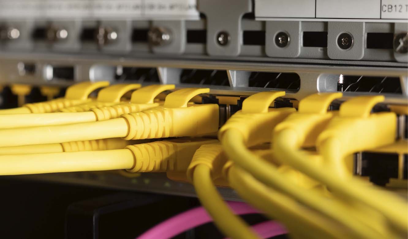 JST Referenz Tennet Netzbetreiber Leitstand - Netzwerkswitch für KVM-Steuerung
