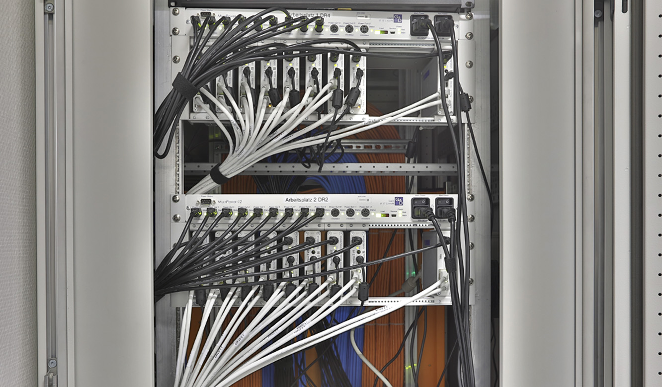 JST TraveNetz Netzleitstelle Modernisierung - Technik gewährleistet Verfügbarkeit und Sicherheit