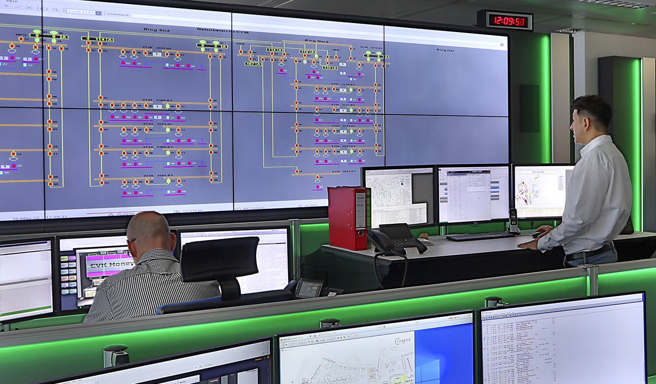 JST-Referenz Charité CFM technische Leitwarte - höhenverstellbare Operator-Arbeitsplätze