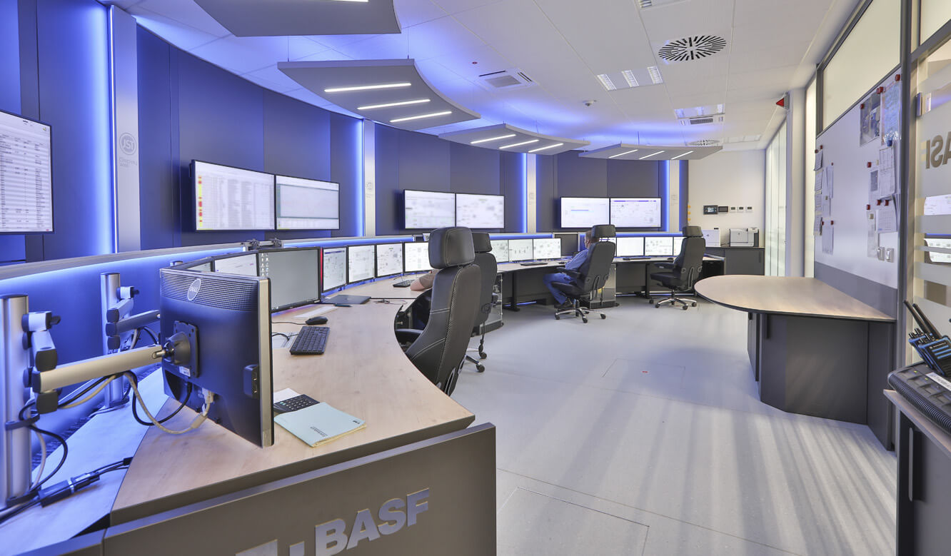 JST BASF Schwarzheide Leitwarte: Akustik-Deckensegel OPAL