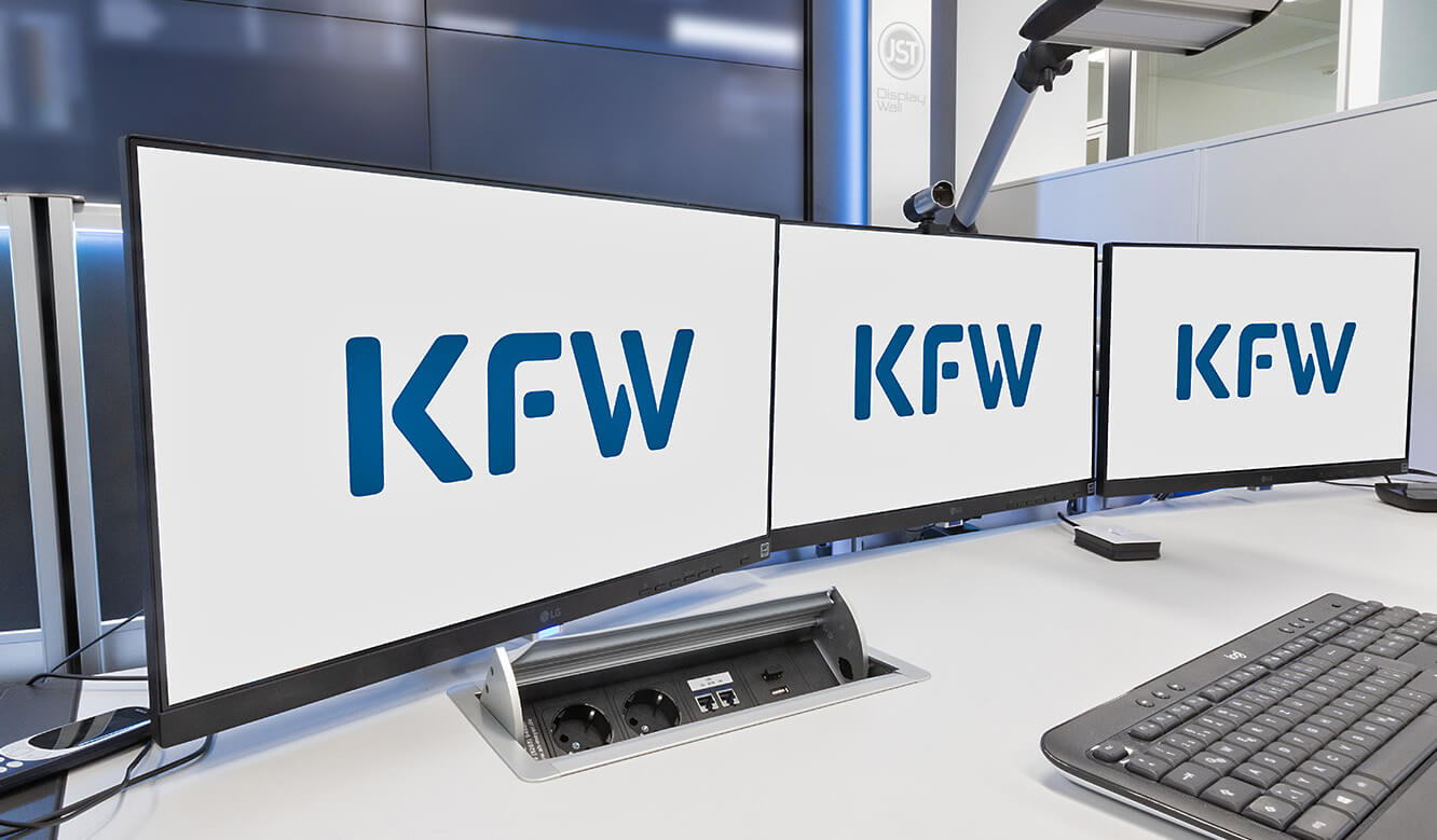 JST KfW Security Command Center: individuell angepasste Versorgungsanschlüsse direkt in der Pultoberfläche