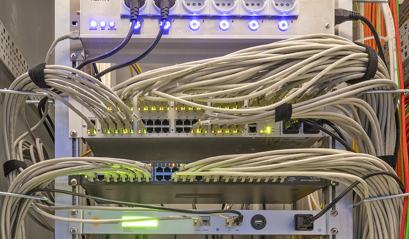 JST AXIANS Networks managed Services NOC: Multicenter ist das technische Herz der KVM-Steuerung