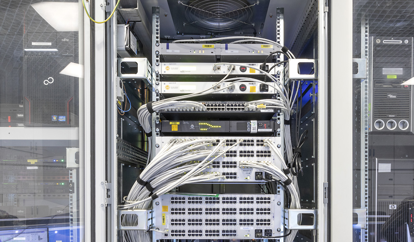 JST DREWAG SachsenEnergie: Multicenter ist Herzstück der komfortablen KVM-Lösung über MultiConsoling