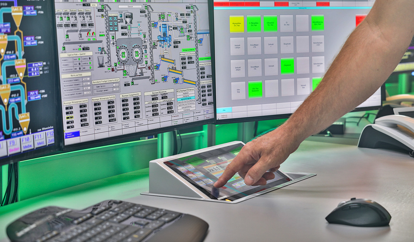 JST Heidelberg Materials Geseke Leitwarte - komfortable Bedienung mit dem CommandPad lassen sich alle Kontrollraum-Systeme sicher steuern