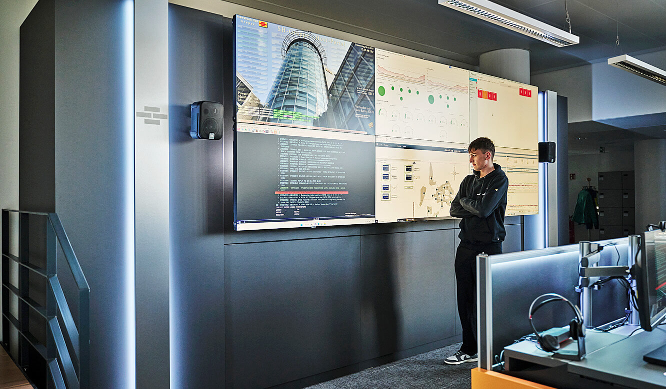 Leitstand Bausparkasse Schwäbisch Hall - große LC-Displays mit ultra schmalen Rahmen