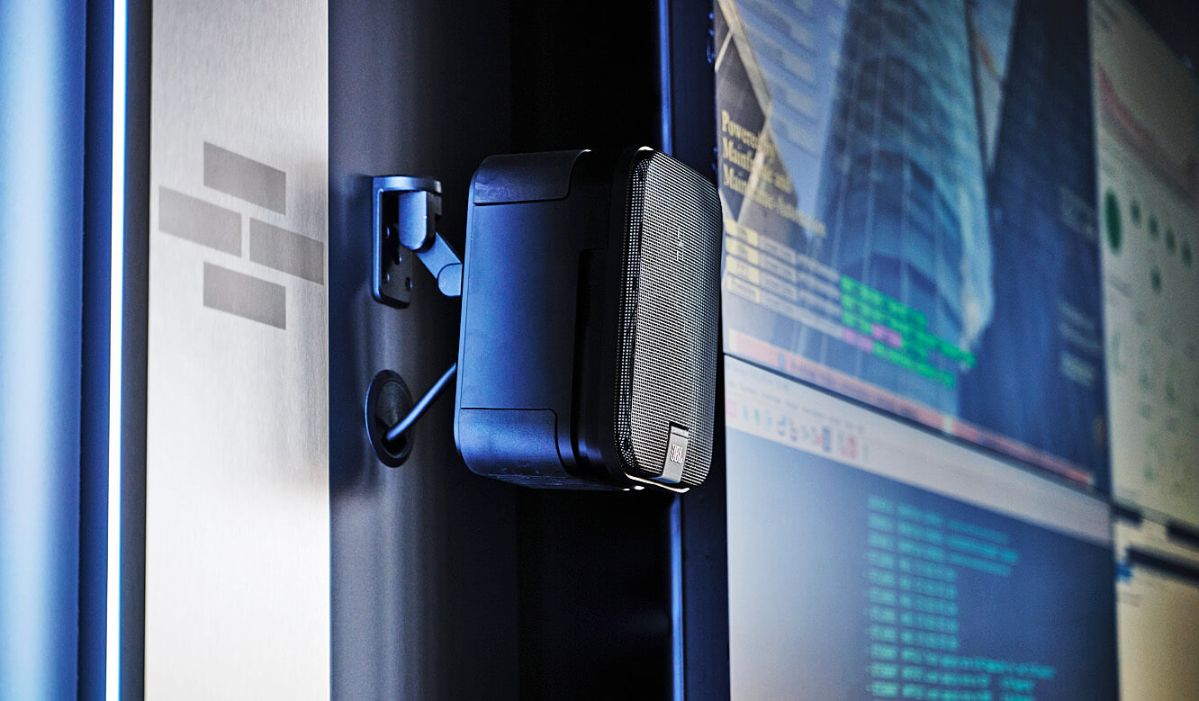 Leitstand Bausparkasse Schwäbisch Hall - Lautsprecher aus Akustik-System in die Videowall integriert