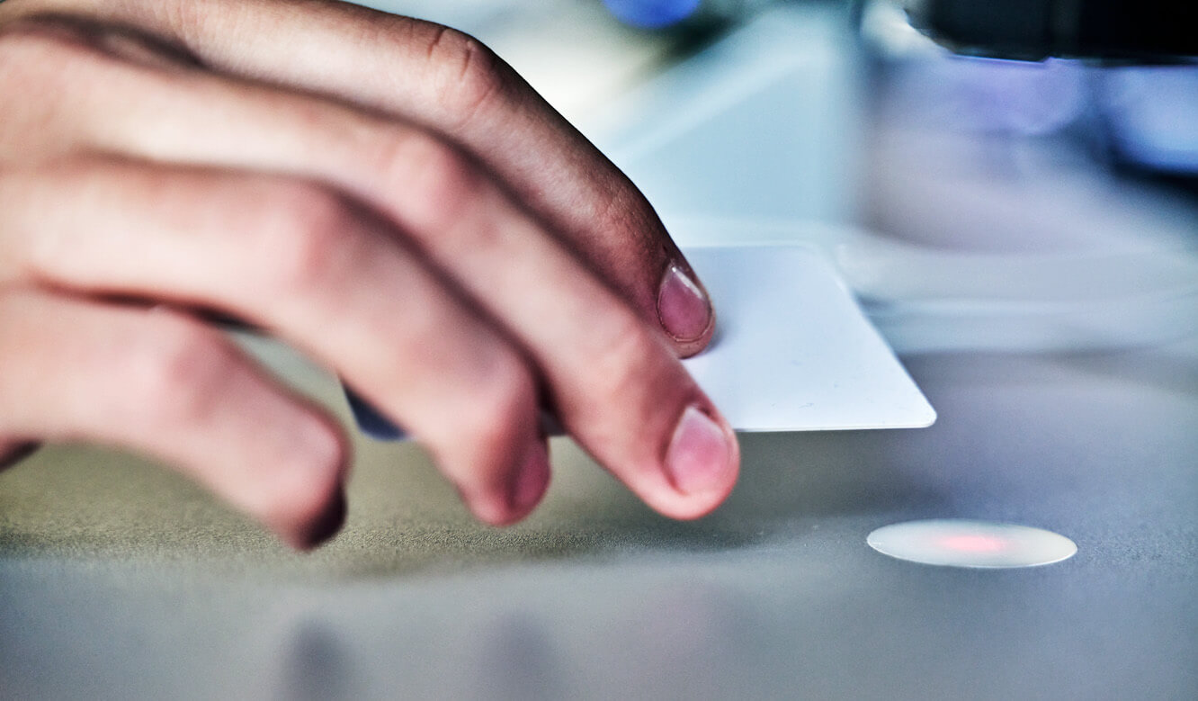 Leitstand Bausparkasse Schwäbisch Hall - Login mit Karte für Anmeldung am Arbeitsplatz im Kontrollraum
