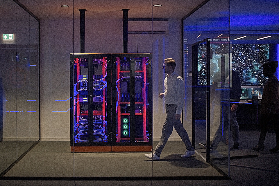 Der Kontrollraum-Simulator: Showroom und Testumgebung für zukunftssichere Leitstellen
