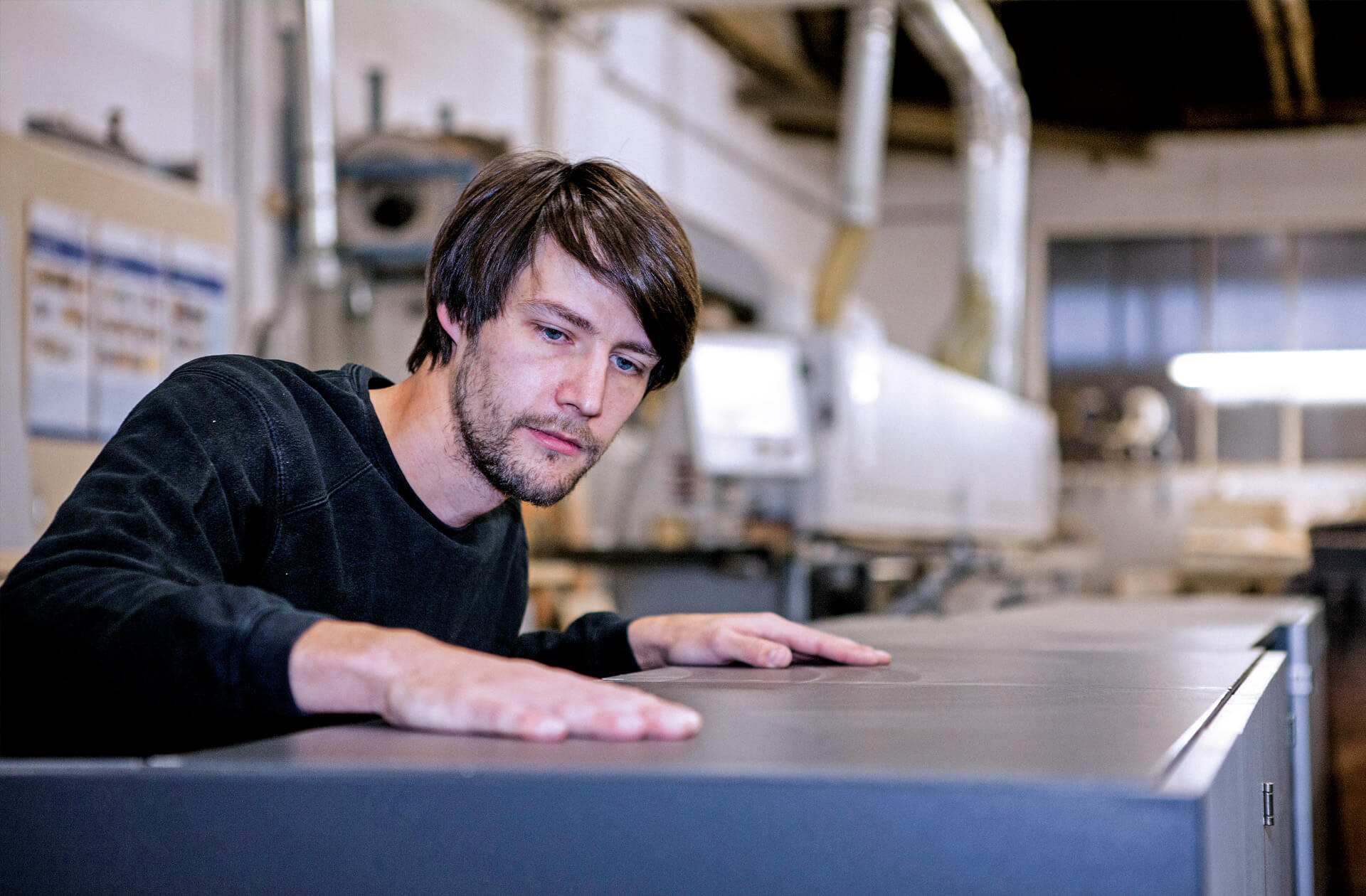 Leitstellenmöbel von JST Jungmann Systemtechnik – die technische und ergonomische Kontrollraum-Einrichtung