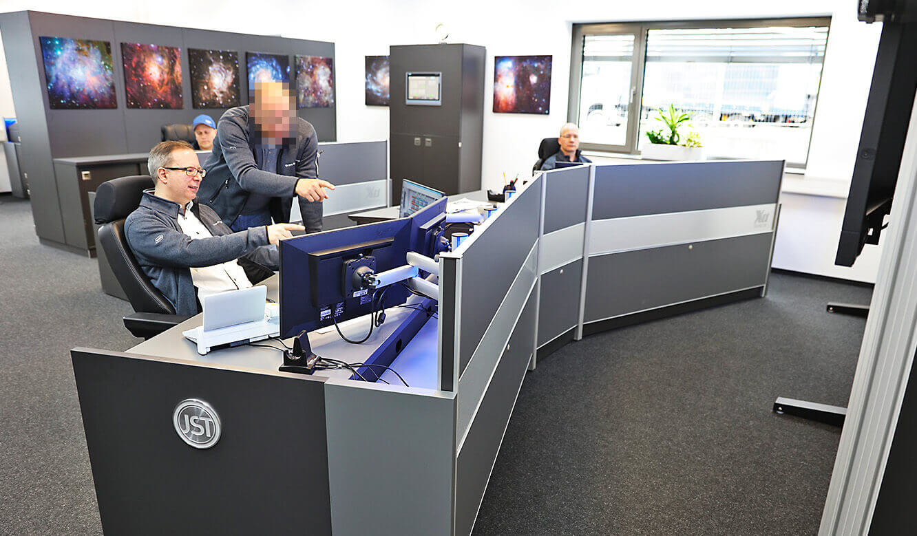 JST Leitstellenmöbel - Referenz Roche Diagnostics Penzberg