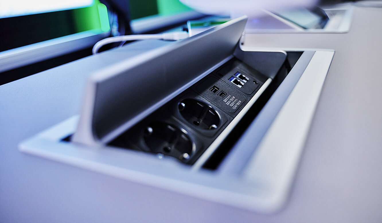 JST OEDIV IT-Leitstand - Zugriff auf alle gewünschten Anschlüsse direkt am Kontrollraum-Arbeitsplatz