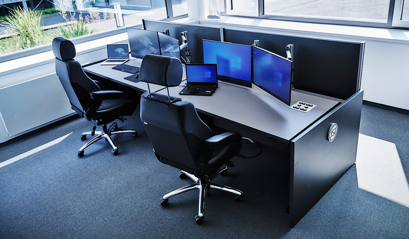 JST OEDIV IT-Leitstand - zwei Arbeitsplätze mit modernem Kontrollraumtisch